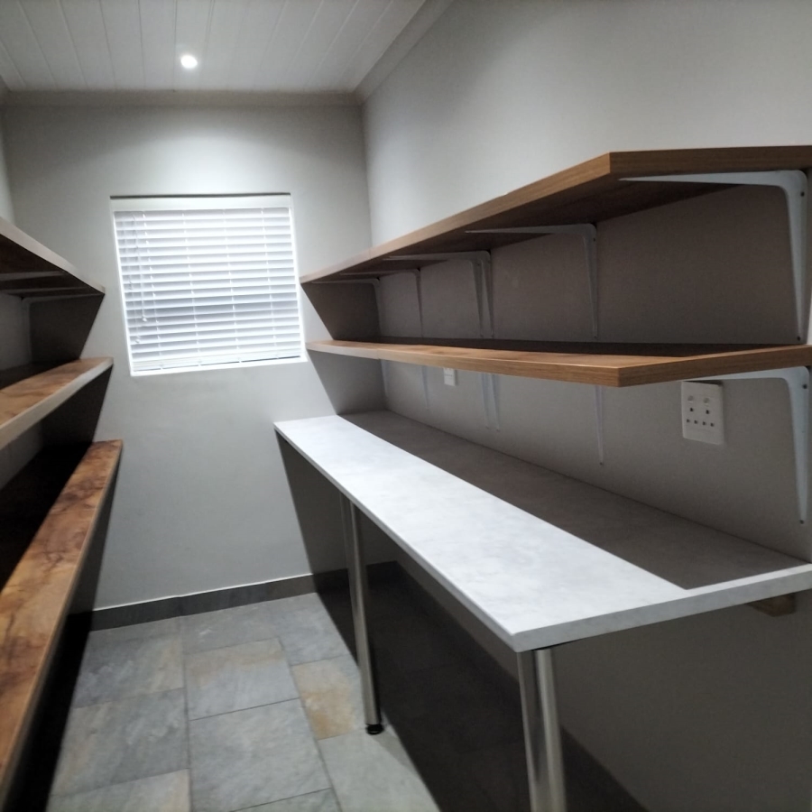 5 Bedroom Property for Sale in Reebok Western Cape
